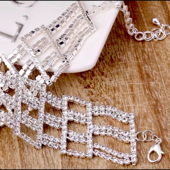 NEW ELEGANT RHINESTONES SILVER BRACELET/ ADJUSTABLE LENGTH. SILVER TONE. - Picture 8 of 8
